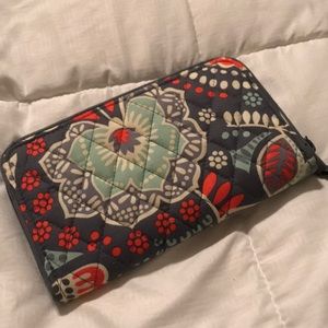 Vera Bradley zip around accordion wallet